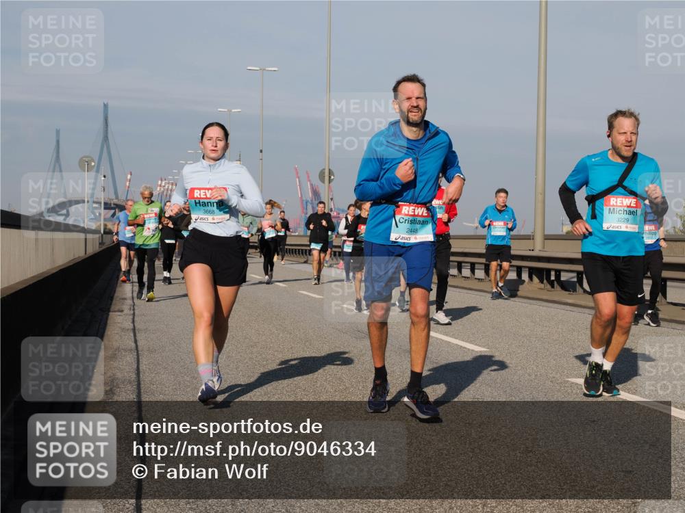03.10.2025 - Köhlbrandbrückenlauf Fabian Wolf http://msf.ph/oto/9046334 03.10.2025 09:58:26 Position 3 3668, 3229, 2448, 2812 meine-sportfotos.de
