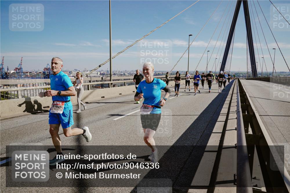 03.10.2025 - Köhlbrandbrückenlauf Michael Burmester http://msf.ph/oto/9046336 03.10.2025 12:28:50 Position 1 6228, 6227 meine-sportfotos.de