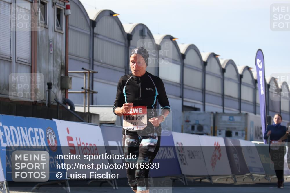 03.10.2025 - Köhlbrandbrückenlauf Luisa Fischer http://msf.ph/oto/9046339 03.10.2025 13:48:45 Ziel 8871, 5581 meine-sportfotos.de
