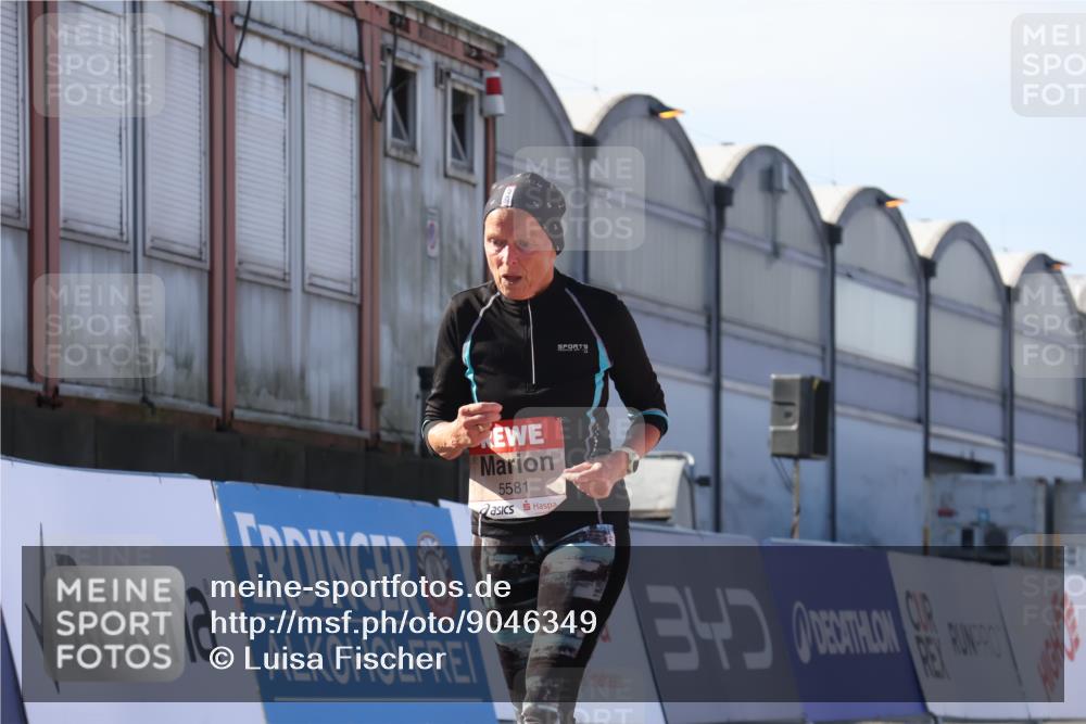 03.10.2025 - Köhlbrandbrückenlauf Luisa Fischer http://msf.ph/oto/9046349 03.10.2025 13:48:46 Ziel 7009, 8871, 5581 meine-sportfotos.de
