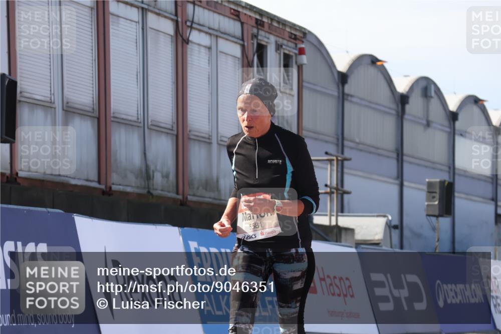 03.10.2025 - Köhlbrandbrückenlauf Luisa Fischer http://msf.ph/oto/9046351 03.10.2025 13:48:46 Ziel 7009, 8871, 5581 meine-sportfotos.de