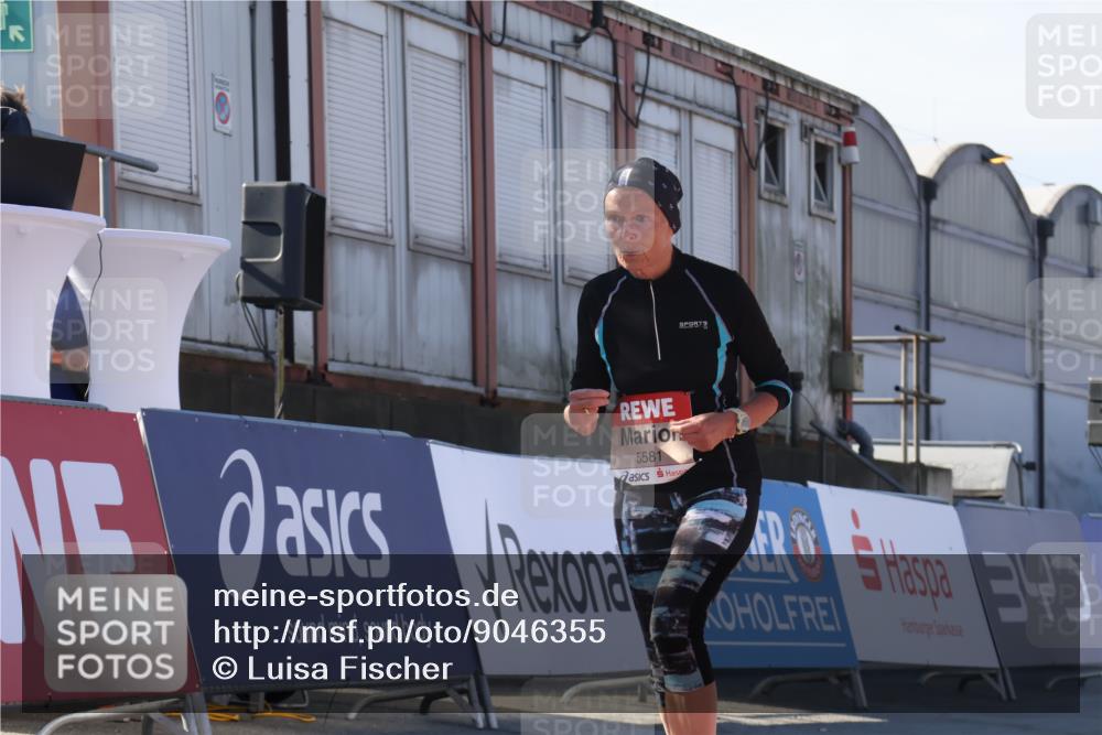 03.10.2025 - Köhlbrandbrückenlauf Luisa Fischer http://msf.ph/oto/9046355 03.10.2025 13:48:47 Ziel 7009, 8871, 5581 meine-sportfotos.de