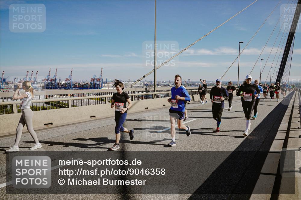 03.10.2025 - Köhlbrandbrückenlauf Michael Burmester http://msf.ph/oto/9046358 03.10.2025 12:28:53 Position 1  meine-sportfotos.de
