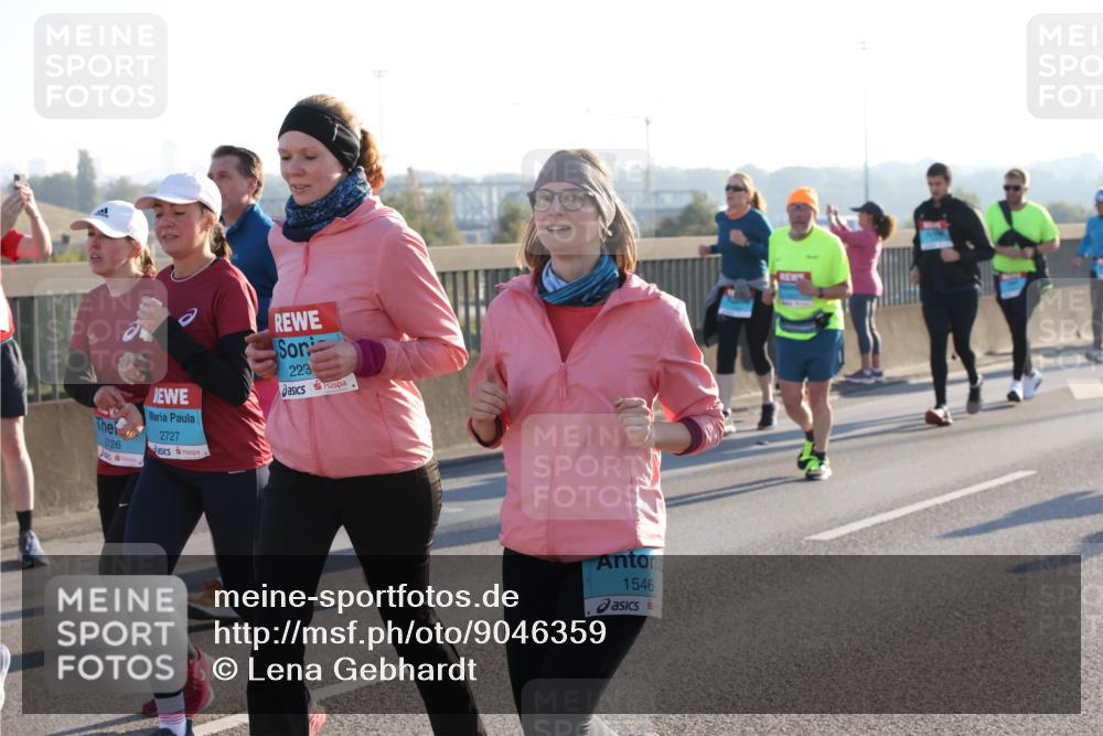 03.10.2025 - Köhlbrandbrückenlauf Lena Gebhardt http://msf.ph/oto/9046359 03.10.2025 09:28:14 Position 1 2726, 2727, 223, 1546 meine-sportfotos.de