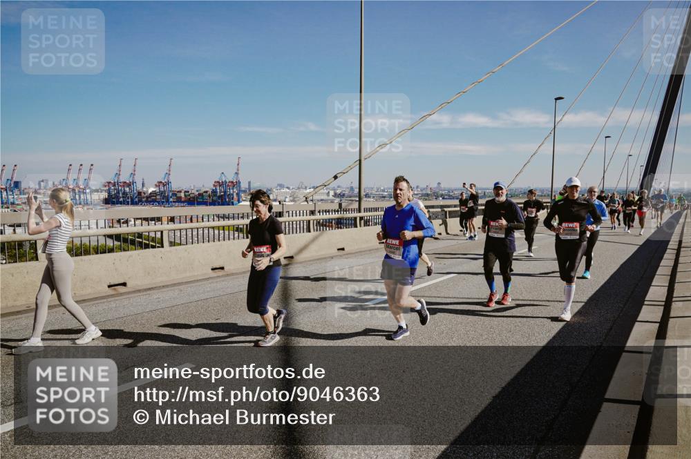 03.10.2025 - Köhlbrandbrückenlauf Michael Burmester http://msf.ph/oto/9046363 03.10.2025 12:28:53 Position 1  meine-sportfotos.de