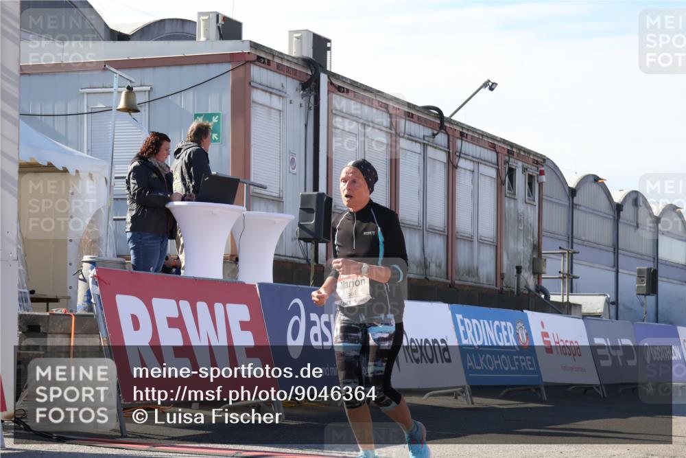 03.10.2025 - Köhlbrandbrückenlauf Luisa Fischer http://msf.ph/oto/9046364 03.10.2025 13:48:47 Ziel 7009, 8871, 5581 meine-sportfotos.de