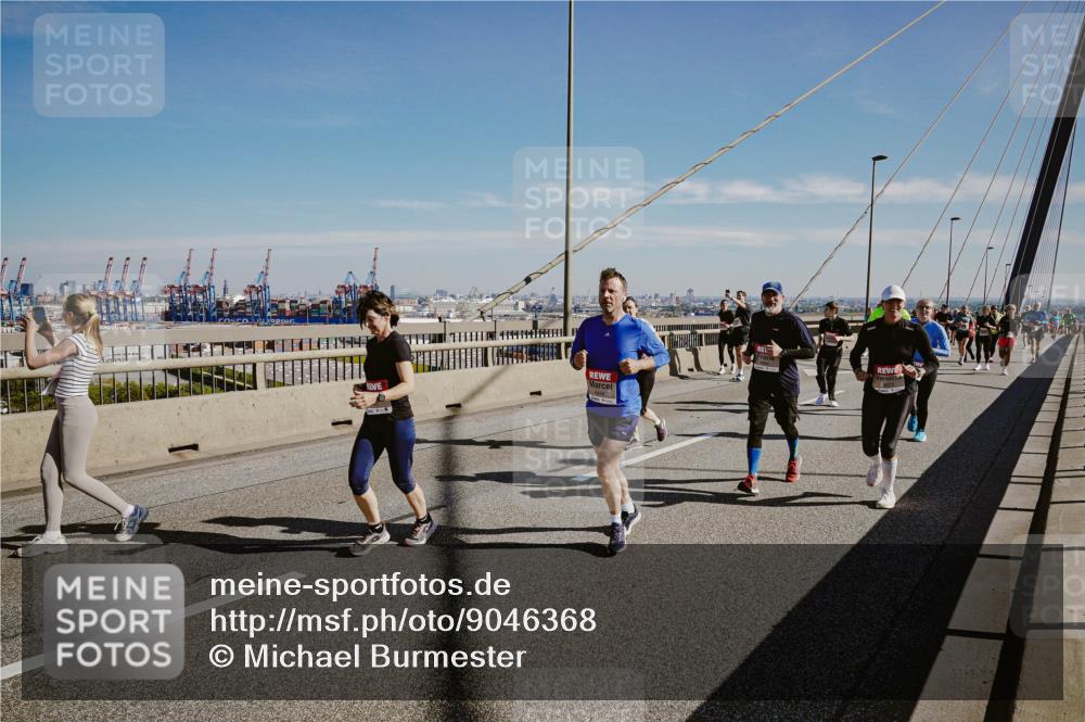 03.10.2025 - Köhlbrandbrückenlauf Michael Burmester http://msf.ph/oto/9046368 03.10.2025 12:28:53 Position 1  meine-sportfotos.de