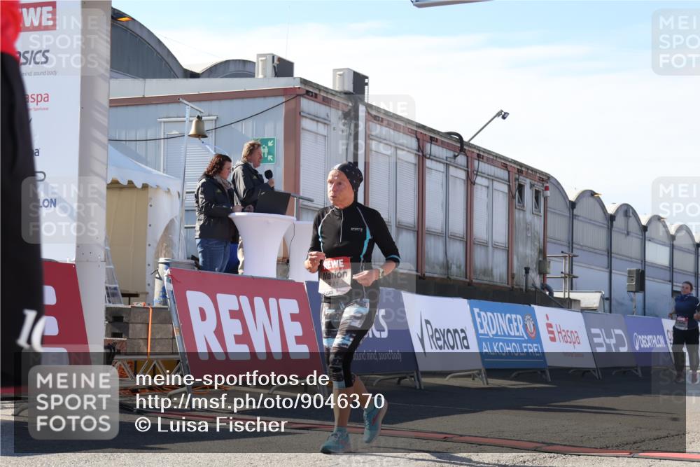 03.10.2025 - Köhlbrandbrückenlauf Luisa Fischer http://msf.ph/oto/9046370 03.10.2025 13:48:48 Ziel 7009, 8871, 4157, 5216, 5581 meine-sportfotos.de