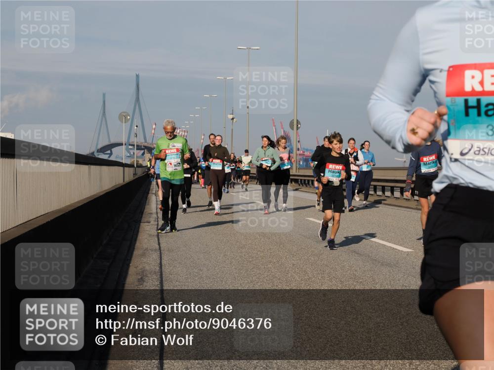 03.10.2025 - Köhlbrandbrückenlauf Fabian Wolf http://msf.ph/oto/9046376 03.10.2025 09:58:29 Position 3 1276, 3219, 3220, 3 meine-sportfotos.de