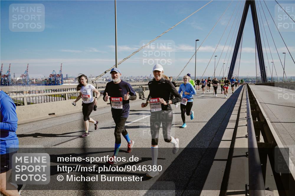 03.10.2025 - Köhlbrandbrückenlauf Michael Burmester http://msf.ph/oto/9046380 03.10.2025 12:28:54 Position 1 4864, 4873 meine-sportfotos.de