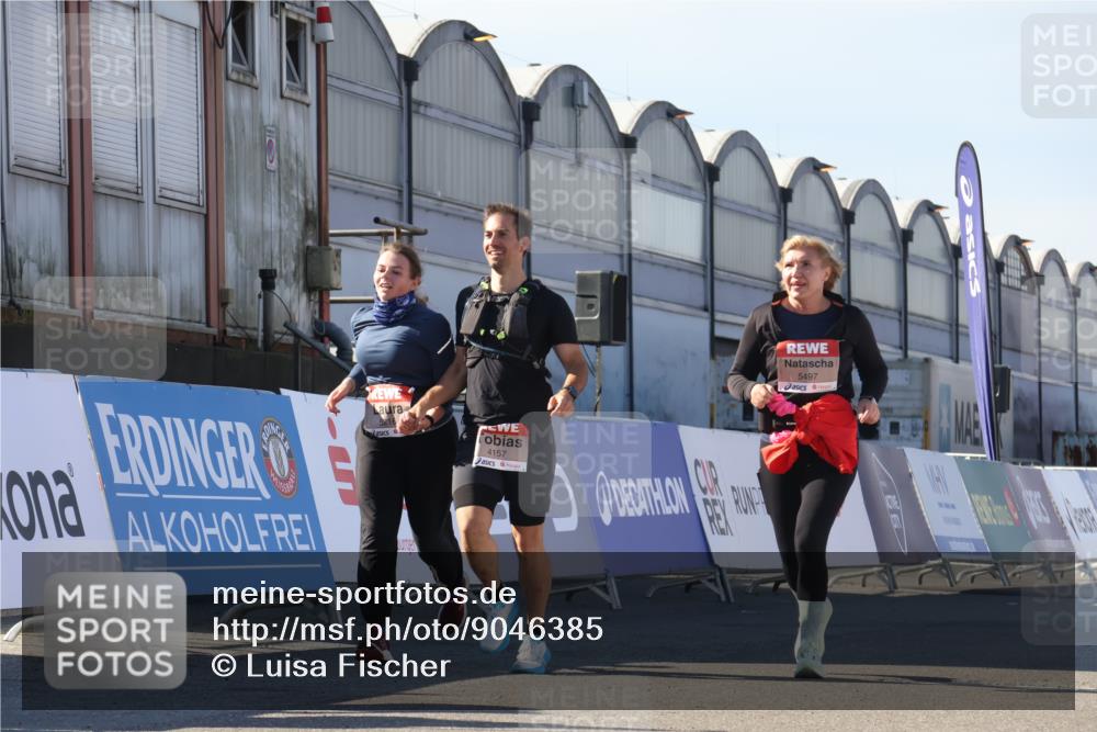 03.10.2025 - Köhlbrandbrückenlauf Luisa Fischer http://msf.ph/oto/9046385 03.10.2025 13:48:50 Ziel 7009, 8871, 4157, 5216, 5497, 5581 meine-sportfotos.de