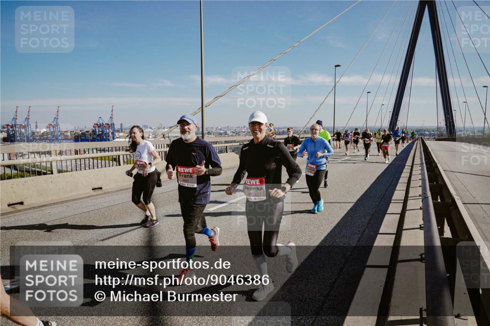 03.10.2025 - Köhlbrandbrückenlauf Michael Burmester http://msf.ph/oto/9046386 03.10.2025 12:28:55 Position 1 4864, 4873 meine-sportfotos.de