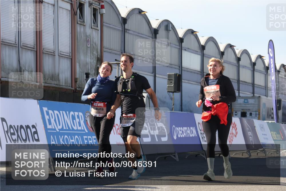 03.10.2025 - Köhlbrandbrückenlauf Luisa Fischer http://msf.ph/oto/9046391 03.10.2025 13:48:50 Ziel 7009, 8871, 4157, 5216, 5497, 5581 meine-sportfotos.de