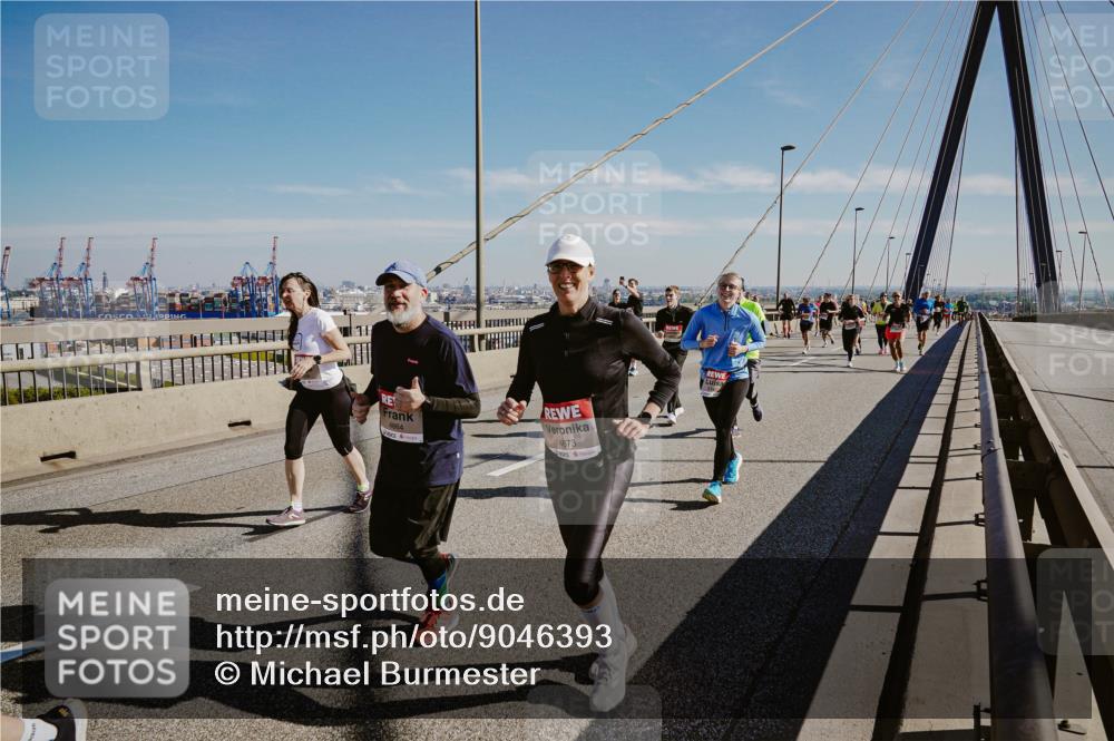 03.10.2025 - Köhlbrandbrückenlauf Michael Burmester http://msf.ph/oto/9046393 03.10.2025 12:28:55 Position 1 4864, 4873 meine-sportfotos.de