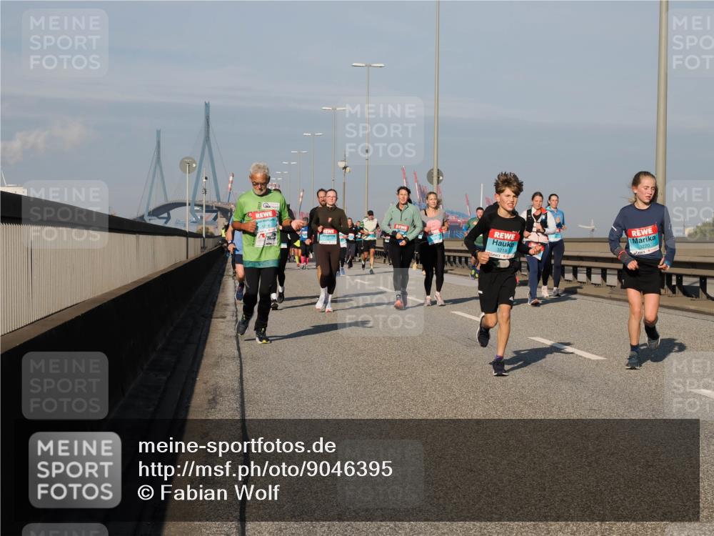 03.10.2025 - Köhlbrandbrückenlauf Fabian Wolf http://msf.ph/oto/9046395 03.10.2025 09:58:29 Position 3 1276, 3219, 3220 meine-sportfotos.de