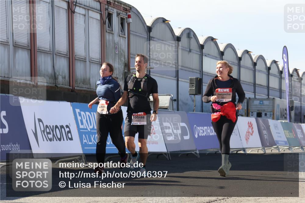 03.10.2025 - Köhlbrandbrückenlauf Luisa Fischer http://msf.ph/oto/9046397 03.10.2025 13:48:51 Ziel 7009, 8871, 4157, 5216, 5497, 5581 meine-sportfotos.de