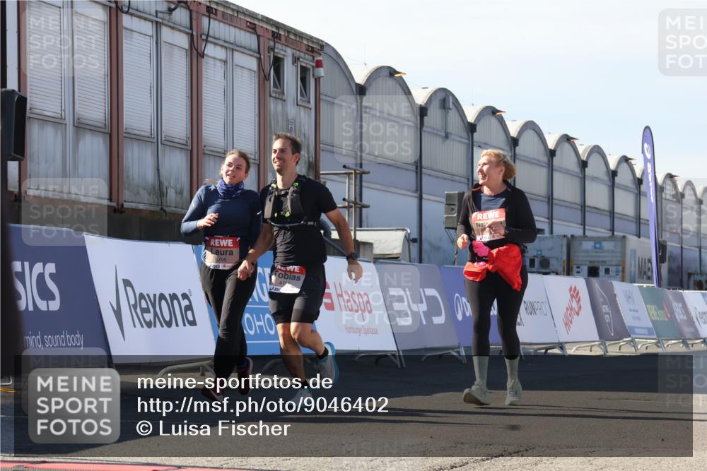 03.10.2025 - Köhlbrandbrückenlauf Luisa Fischer http://msf.ph/oto/9046402 03.10.2025 13:48:51 Ziel 7009, 8871, 4157, 5216, 5497, 5581 meine-sportfotos.de
