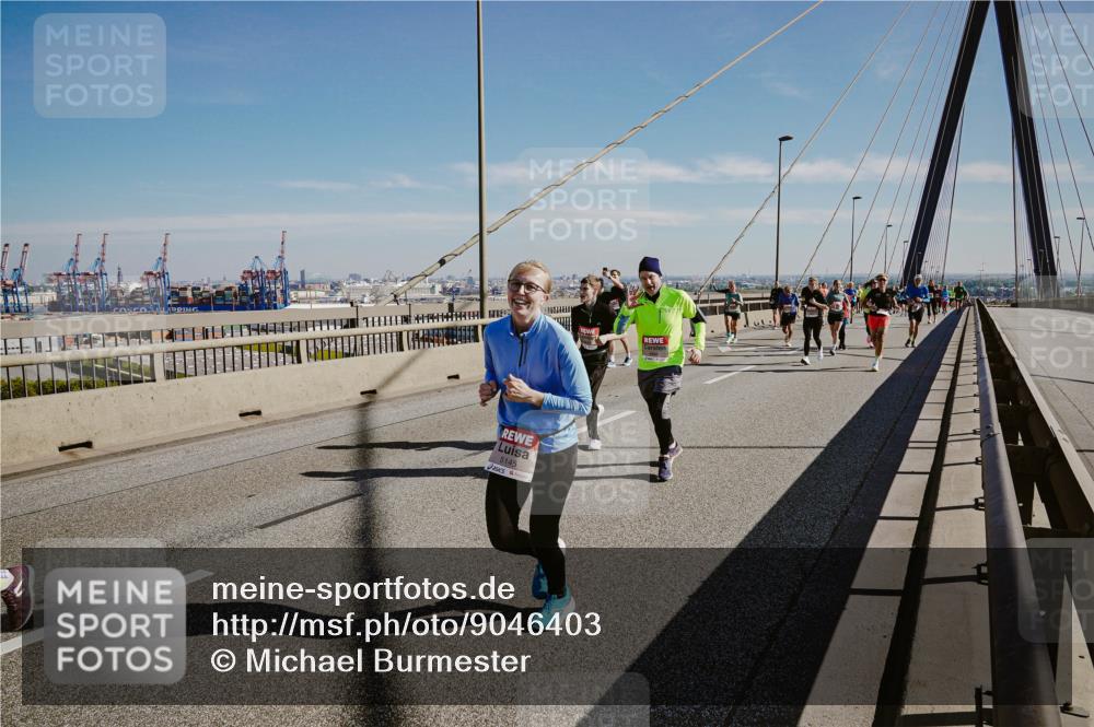 03.10.2025 - Köhlbrandbrückenlauf Michael Burmester http://msf.ph/oto/9046403 03.10.2025 12:28:56 Position 1 5145 meine-sportfotos.de