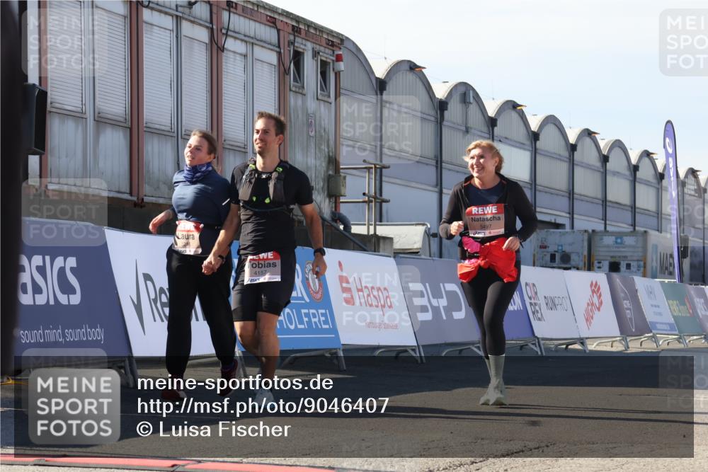 03.10.2025 - Köhlbrandbrückenlauf Luisa Fischer http://msf.ph/oto/9046407 03.10.2025 13:48:51 Ziel 7009, 8871, 4157, 5216, 5497, 5581 meine-sportfotos.de
