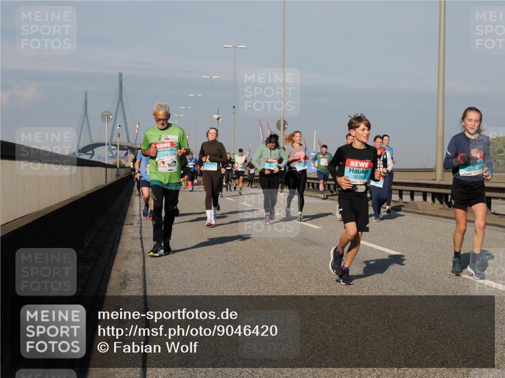 03.10.2025 - Köhlbrandbrückenlauf Fabian Wolf http://msf.ph/oto/9046420 03.10.2025 09:58:30 Position 3 1276, 3219, 3220 meine-sportfotos.de