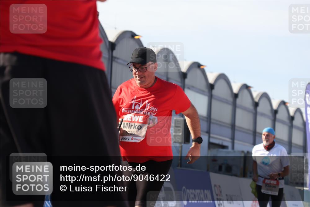 03.10.2025 - Köhlbrandbrückenlauf Luisa Fischer http://msf.ph/oto/9046422 03.10.2025 13:49:19 Ziel 5736, 6102 meine-sportfotos.de