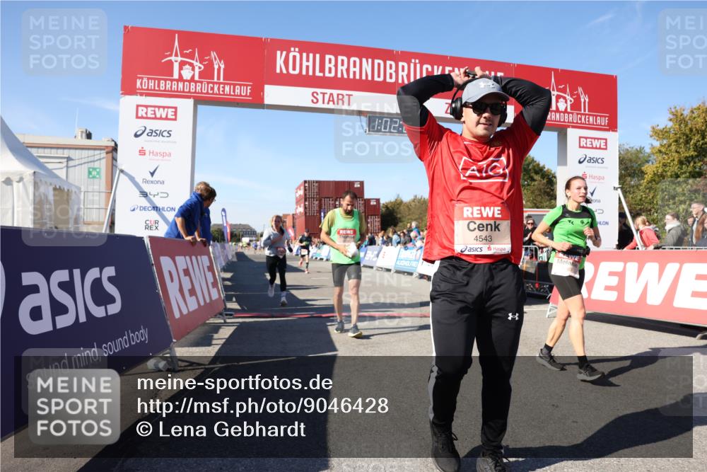 03.10.2025 - Köhlbrandbrückenlauf Lena Gebhardt http://msf.ph/oto/9046428 03.10.2025 13:02:02 Ziel 4025, 4118, 4162, 4206, 4258, 4543, 4907, 5692, 5703, 5718, 6032, 6235, 6461 meine-sportfotos.de