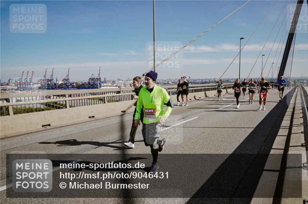 03.10.2025 - Köhlbrandbrückenlauf Michael Burmester http://msf.ph/oto/9046431 03.10.2025 12:28:57 Position 1 4646 meine-sportfotos.de