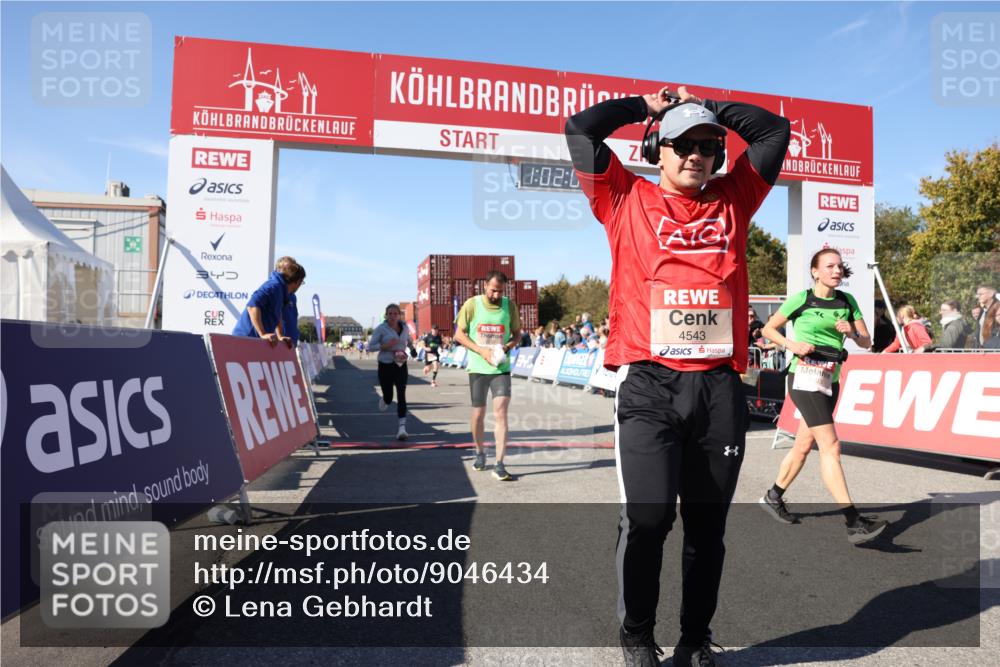 03.10.2025 - Köhlbrandbrückenlauf Lena Gebhardt http://msf.ph/oto/9046434 03.10.2025 13:02:02 Ziel 4025, 4118, 4162, 4206, 4258, 4543, 4907, 5692, 5703, 5718, 6032, 6235, 6461 meine-sportfotos.de