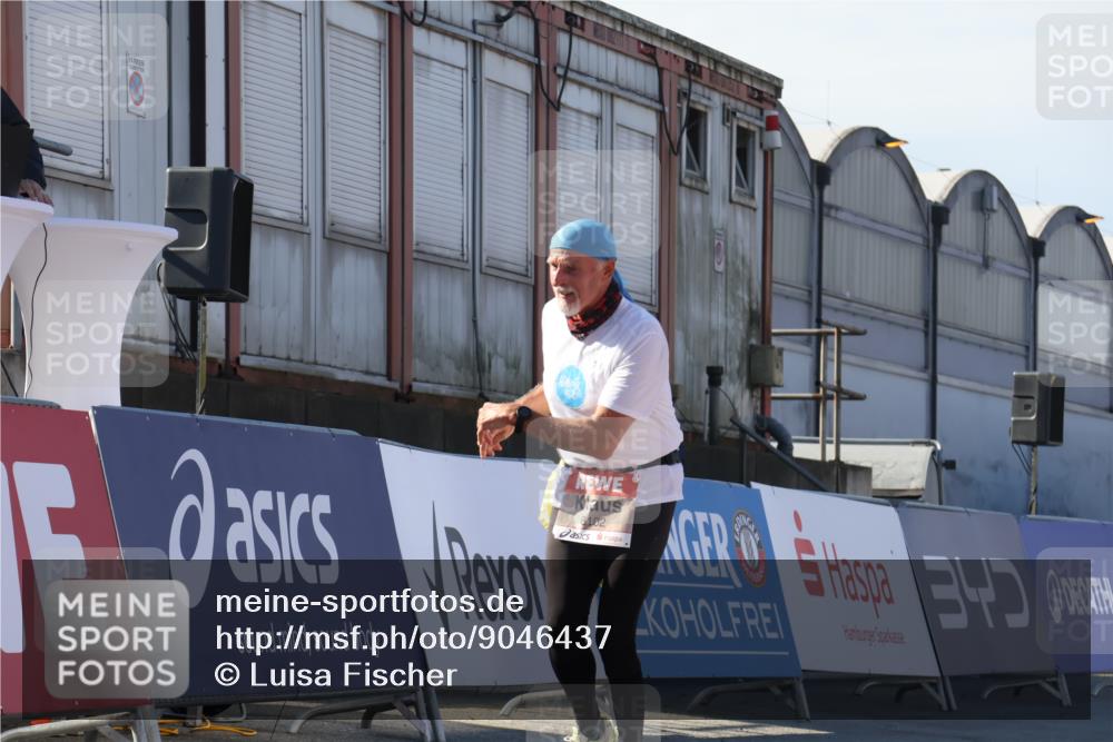 03.10.2025 - Köhlbrandbrückenlauf Luisa Fischer http://msf.ph/oto/9046437 03.10.2025 13:49:23 Ziel 5736, 6102 meine-sportfotos.de