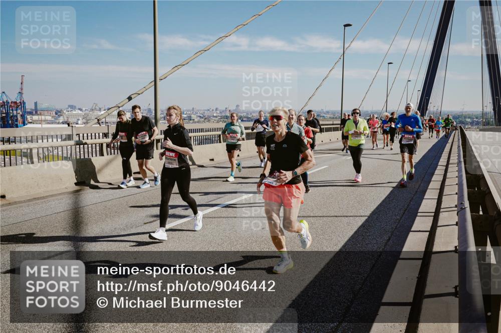 03.10.2025 - Köhlbrandbrückenlauf Michael Burmester http://msf.ph/oto/9046442 03.10.2025 12:28:59 Position 1  meine-sportfotos.de