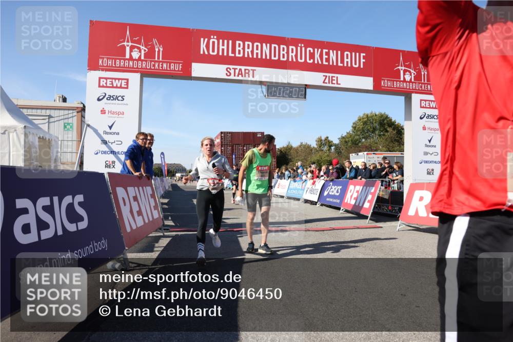 03.10.2025 - Köhlbrandbrückenlauf Lena Gebhardt http://msf.ph/oto/9046450 03.10.2025 13:02:03 Ziel 4025, 4118, 4162, 4206, 4258, 4543, 4907, 5692, 5703, 5718, 6032, 6235, 6461 meine-sportfotos.de
