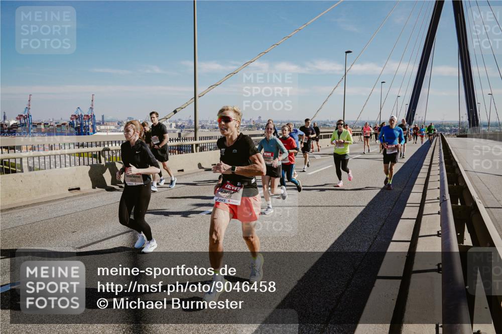 03.10.2025 - Köhlbrandbrückenlauf Michael Burmester http://msf.ph/oto/9046458 03.10.2025 12:29:00 Position 1  meine-sportfotos.de