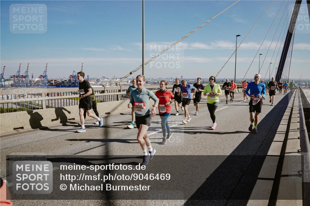 03.10.2025 - Köhlbrandbrückenlauf Michael Burmester http://msf.ph/oto/9046469 03.10.2025 12:29:00 Position 1  meine-sportfotos.de