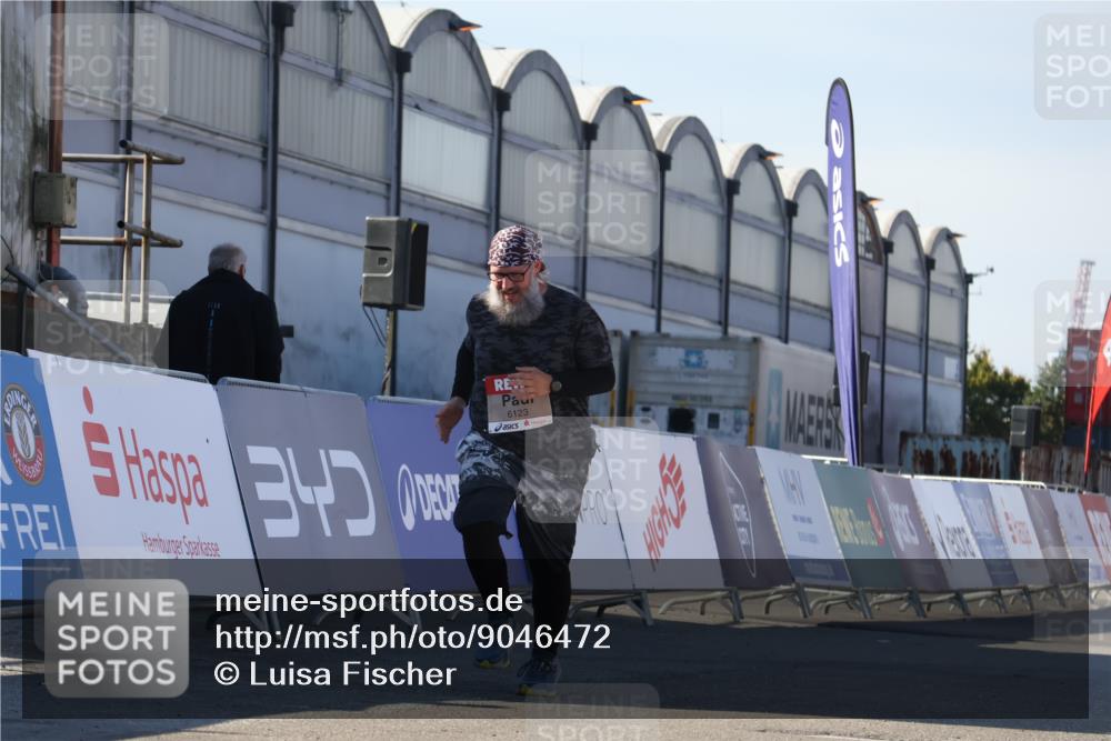 03.10.2025 - Köhlbrandbrückenlauf Luisa Fischer http://msf.ph/oto/9046472 03.10.2025 13:49:37 Ziel 7021, 9617, 6123 meine-sportfotos.de