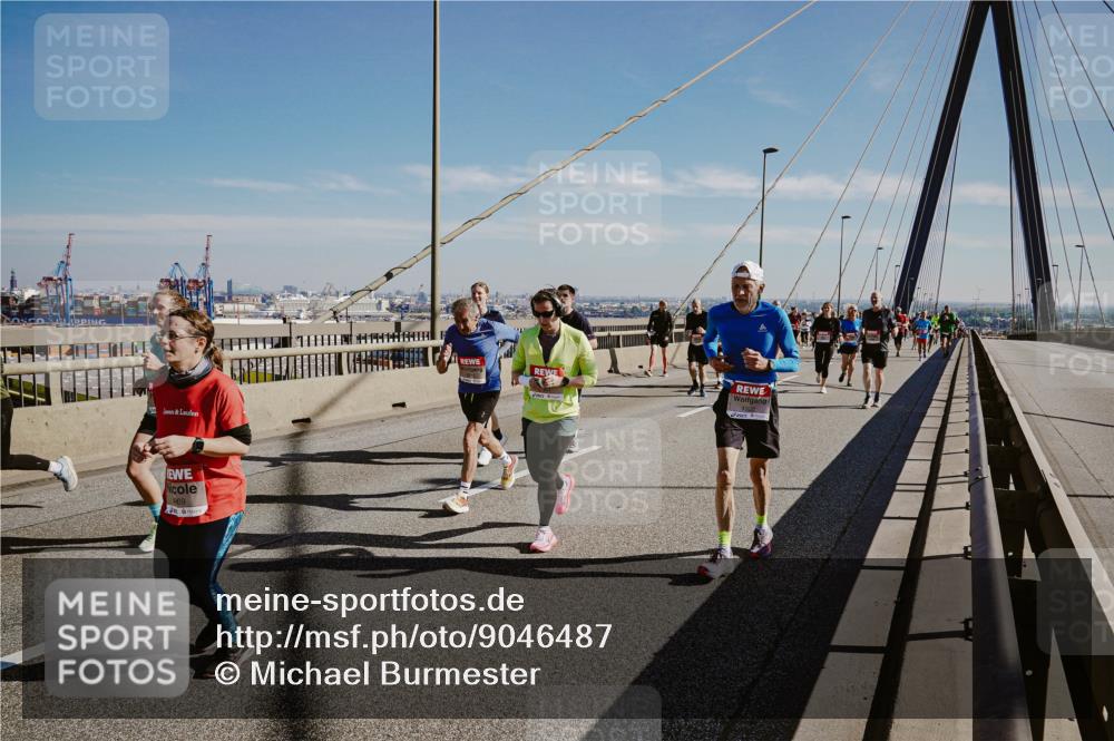 03.10.2025 - Köhlbrandbrückenlauf Michael Burmester http://msf.ph/oto/9046487 03.10.2025 12:29:01 Position 1 969 meine-sportfotos.de