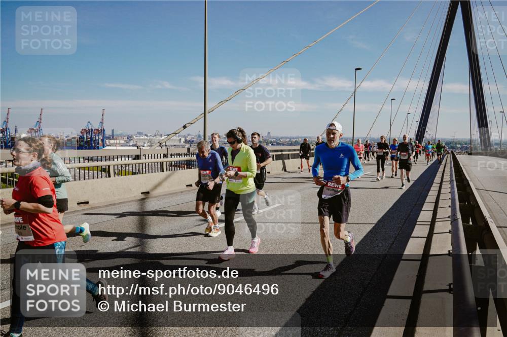 03.10.2025 - Köhlbrandbrückenlauf Michael Burmester http://msf.ph/oto/9046496 03.10.2025 12:29:02 Position 1  meine-sportfotos.de