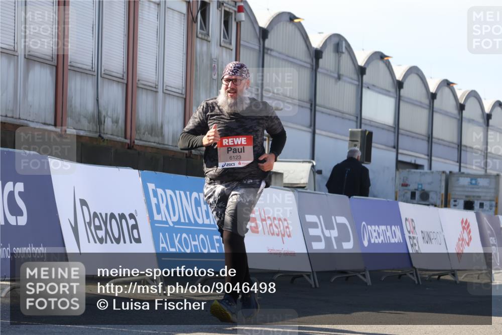 03.10.2025 - Köhlbrandbrückenlauf Luisa Fischer http://msf.ph/oto/9046498 03.10.2025 13:49:39 Ziel 7021, 9041, 9617, 6123 meine-sportfotos.de