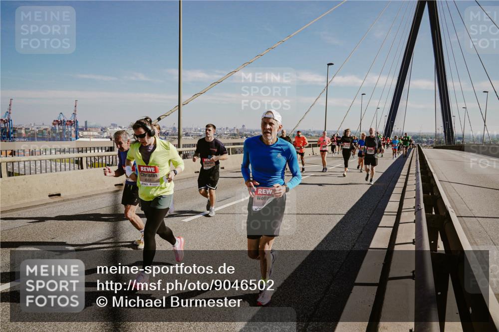 03.10.2025 - Köhlbrandbrückenlauf Michael Burmester http://msf.ph/oto/9046502 03.10.2025 12:29:02 Position 1 4551 meine-sportfotos.de