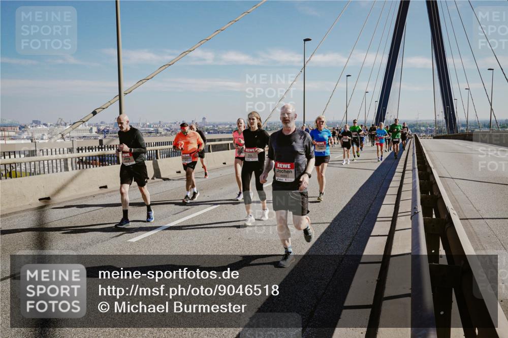 03.10.2025 - Köhlbrandbrückenlauf Michael Burmester http://msf.ph/oto/9046518 03.10.2025 12:29:05 Position 1 4689 meine-sportfotos.de