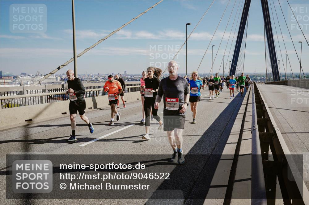 03.10.2025 - Köhlbrandbrückenlauf Michael Burmester http://msf.ph/oto/9046522 03.10.2025 12:29:05 Position 1 4689 meine-sportfotos.de