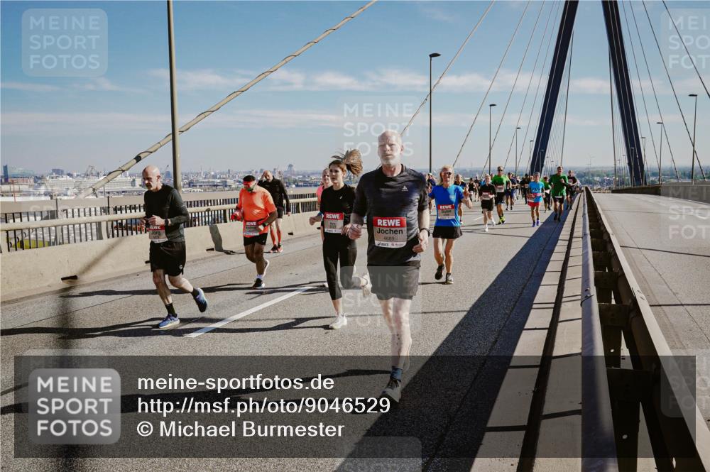 03.10.2025 - Köhlbrandbrückenlauf Michael Burmester http://msf.ph/oto/9046529 03.10.2025 12:29:05 Position 1 4689 meine-sportfotos.de