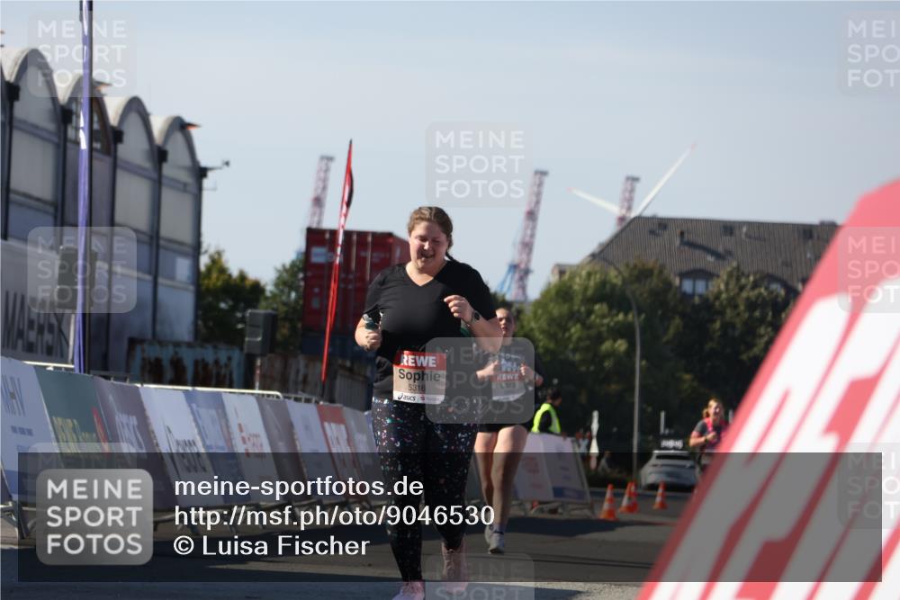 03.10.2025 - Köhlbrandbrückenlauf Luisa Fischer http://msf.ph/oto/9046530 03.10.2025 13:49:44 Ziel 7021, 9041, 9549, 6123 meine-sportfotos.de