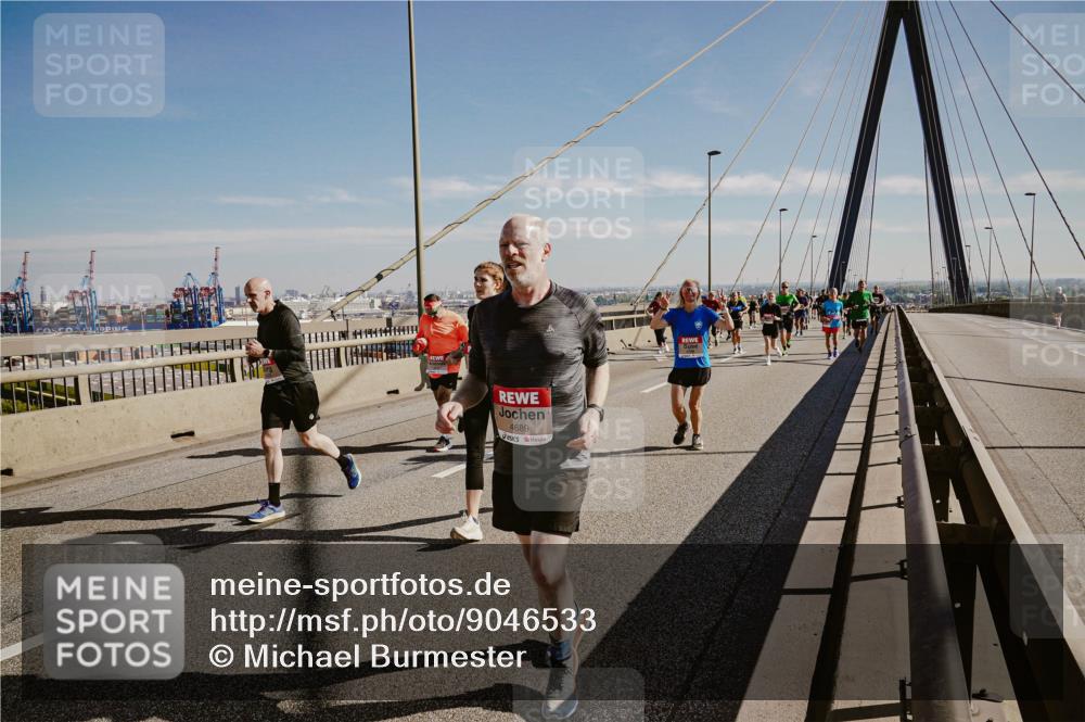 03.10.2025 - Köhlbrandbrückenlauf Michael Burmester http://msf.ph/oto/9046533 03.10.2025 12:29:05 Position 1 4689 meine-sportfotos.de