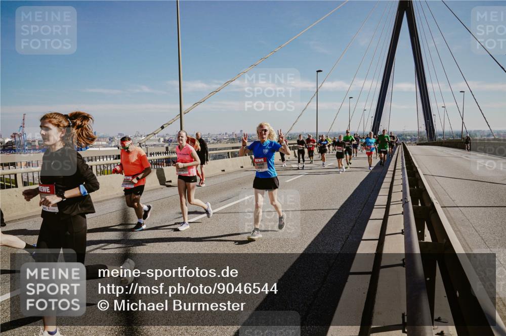 03.10.2025 - Köhlbrandbrückenlauf Michael Burmester http://msf.ph/oto/9046544 03.10.2025 12:29:06 Position 1  meine-sportfotos.de