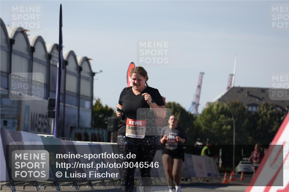 03.10.2025 - Köhlbrandbrückenlauf Luisa Fischer http://msf.ph/oto/9046546 03.10.2025 13:49:46 Ziel 7021, 9041, 9549, 5316, 6123 meine-sportfotos.de