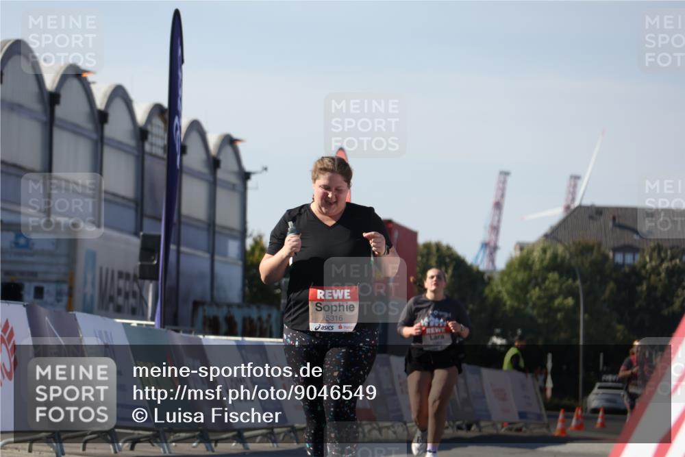 03.10.2025 - Köhlbrandbrückenlauf Luisa Fischer http://msf.ph/oto/9046549 03.10.2025 13:49:46 Ziel 7021, 9041, 9549, 5316, 6123 meine-sportfotos.de