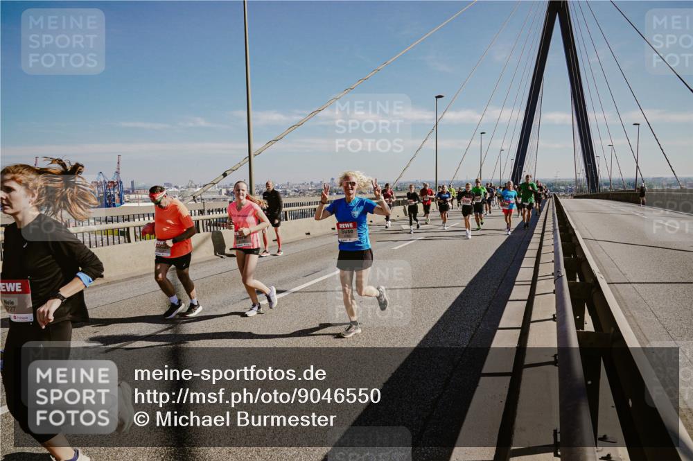 03.10.2025 - Köhlbrandbrückenlauf Michael Burmester http://msf.ph/oto/9046550 03.10.2025 12:29:06 Position 1 27, 4144 meine-sportfotos.de