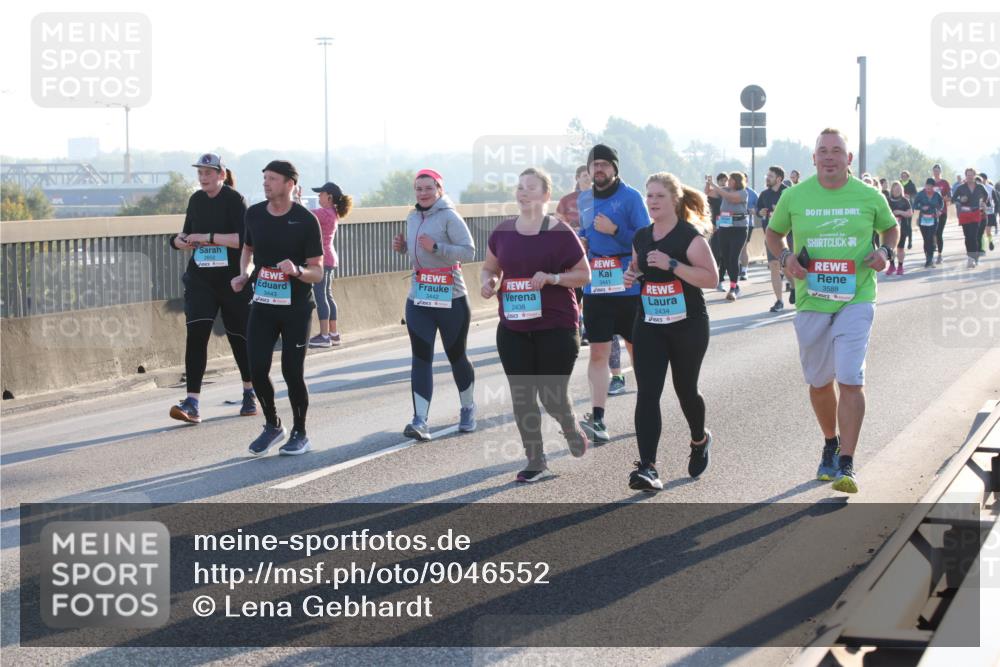 03.10.2025 - Köhlbrandbrückenlauf Lena Gebhardt http://msf.ph/oto/9046552 03.10.2025 09:28:22 Position 1 3443, 3442, 2438, 3441, 2434, 3588 meine-sportfotos.de