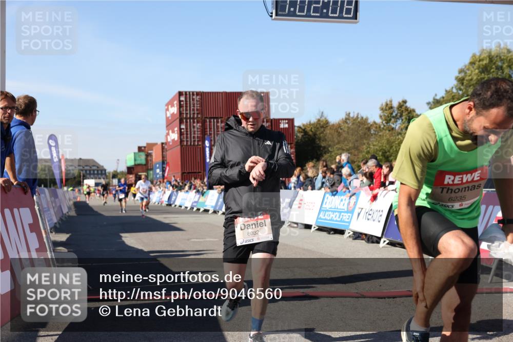 03.10.2025 - Köhlbrandbrückenlauf Lena Gebhardt http://msf.ph/oto/9046560 03.10.2025 13:02:08 Ziel 4025, 4109, 4118, 4281, 4907, 5703, 6032, 6235, 6461 meine-sportfotos.de