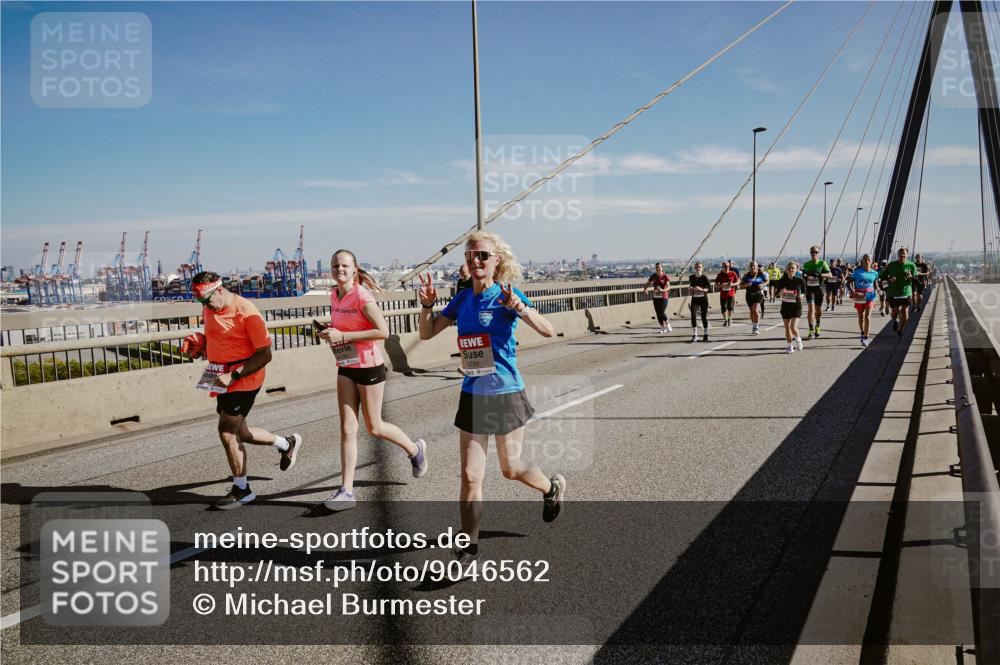03.10.2025 - Köhlbrandbrückenlauf Michael Burmester http://msf.ph/oto/9046562 03.10.2025 12:29:07 Position 1  meine-sportfotos.de